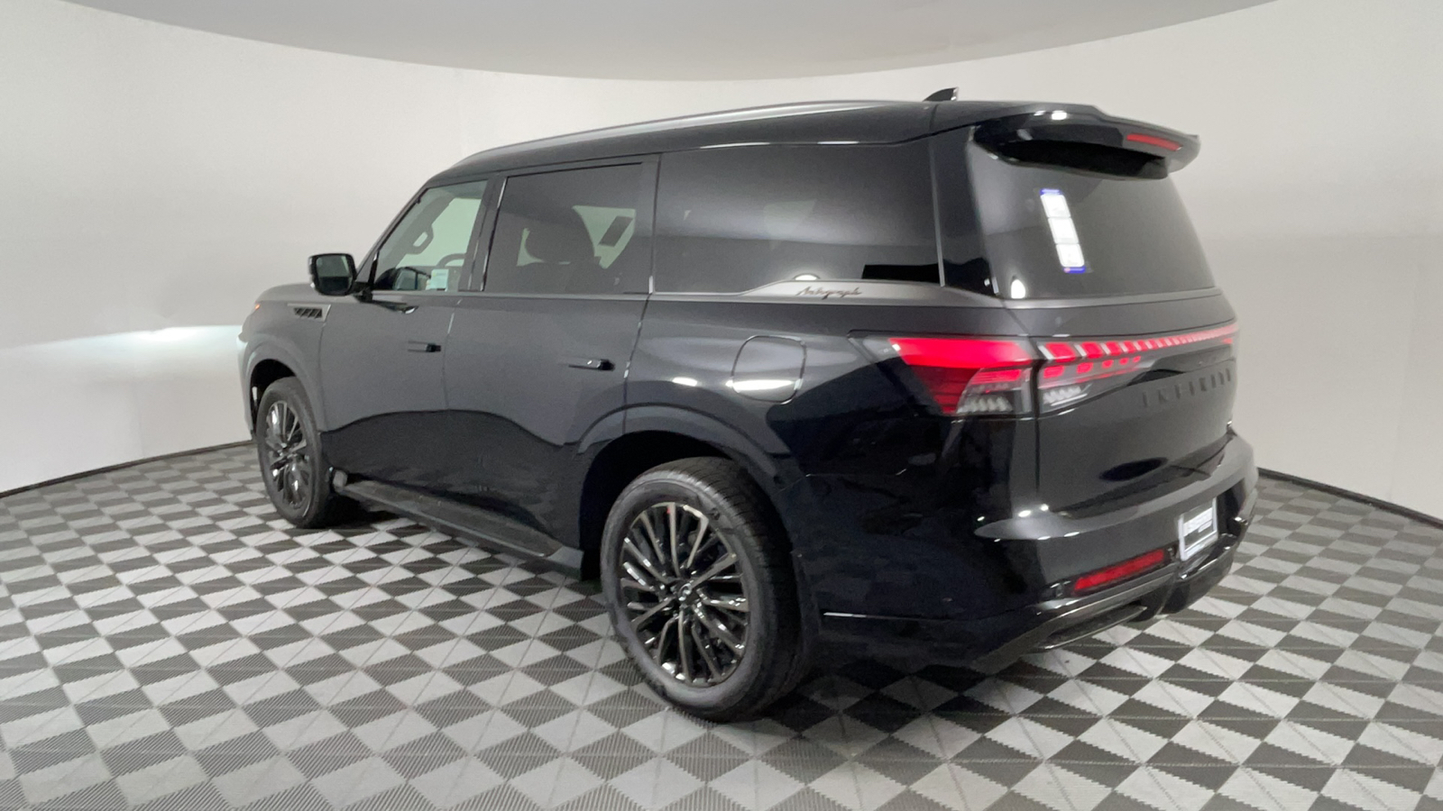 2025 INFINITI QX80  6