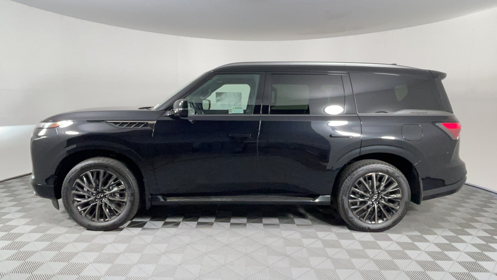 2025 INFINITI QX80  7