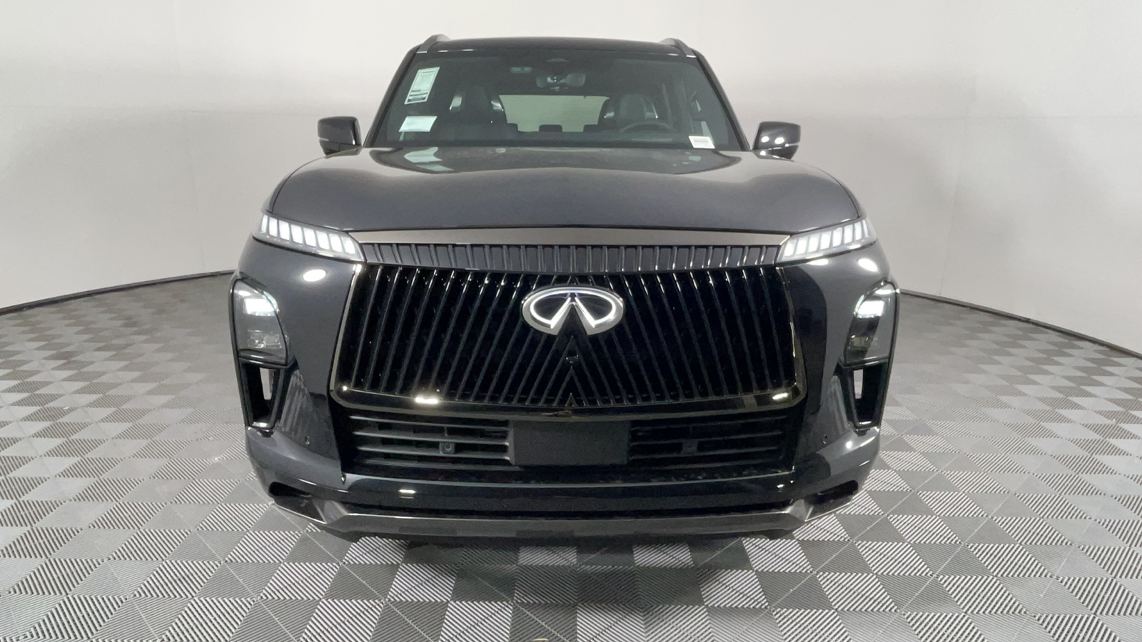 2025 INFINITI QX80  9