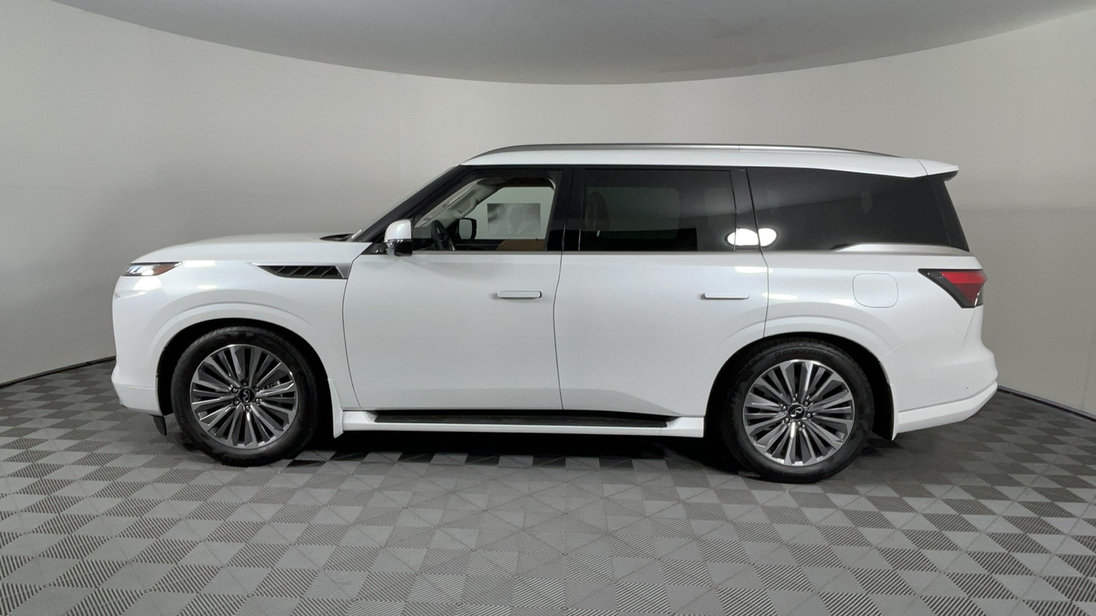 2025 INFINITI QX80 LUXE 7