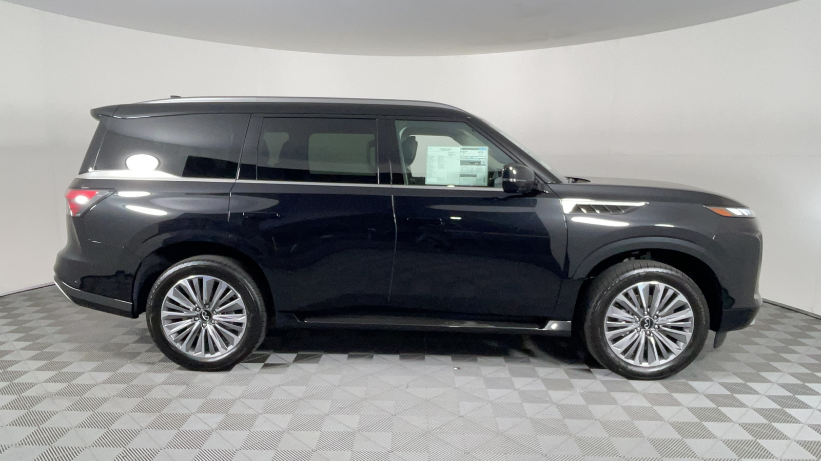 2025 INFINITI QX80 Sensory 3