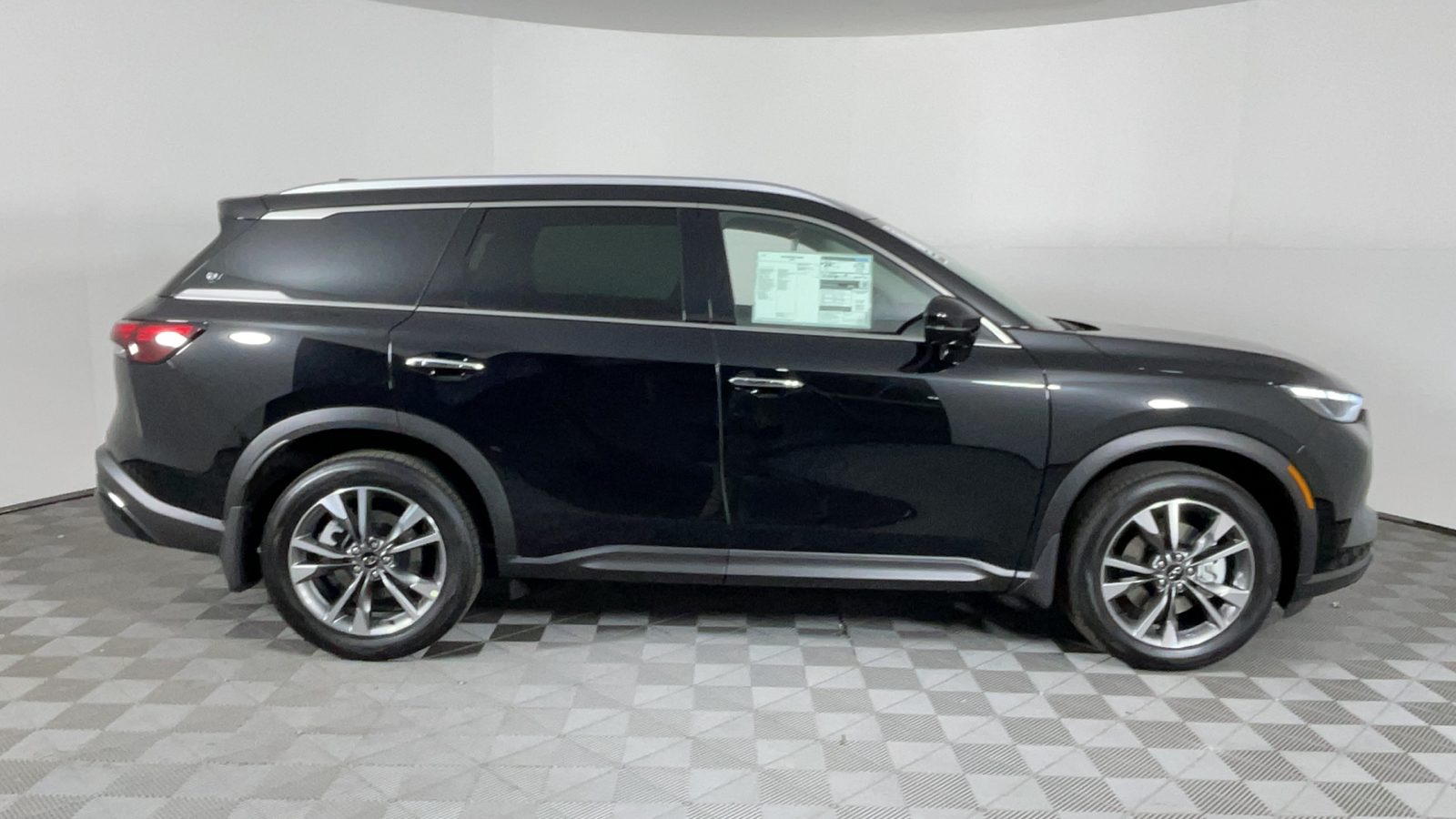 2025 INFINITI QX60 LUXE 3