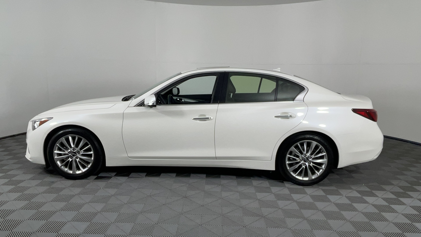 2021 INFINITI Q50 3.0t LUXE 7