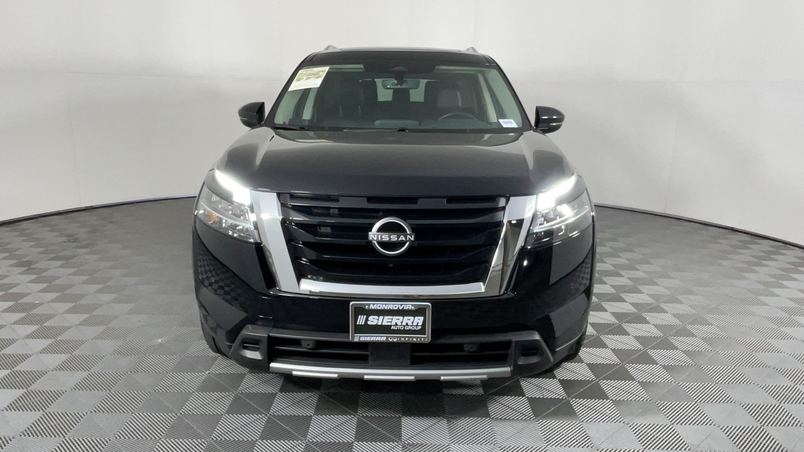 2023 Nissan Pathfinder SL 9