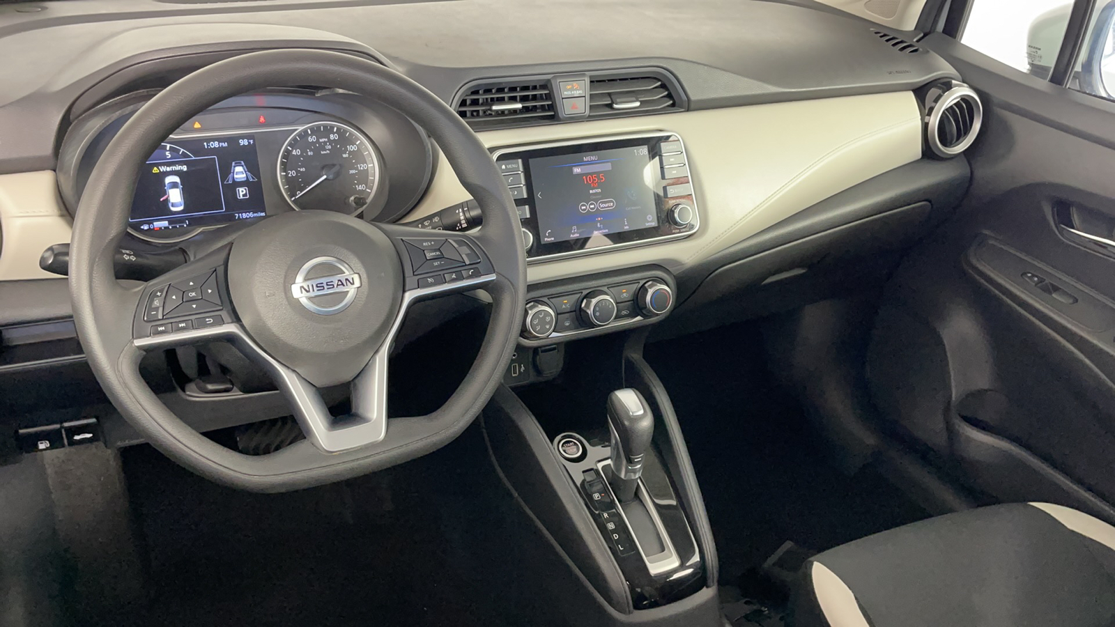 2021 Nissan Versa 1.6 SV 15