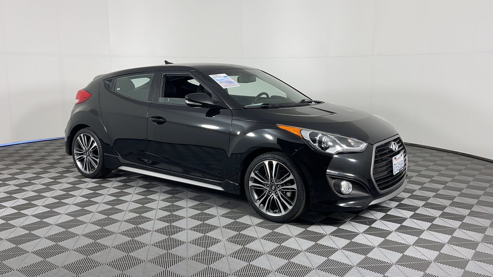 2016 Hyundai Veloster Turbo 1