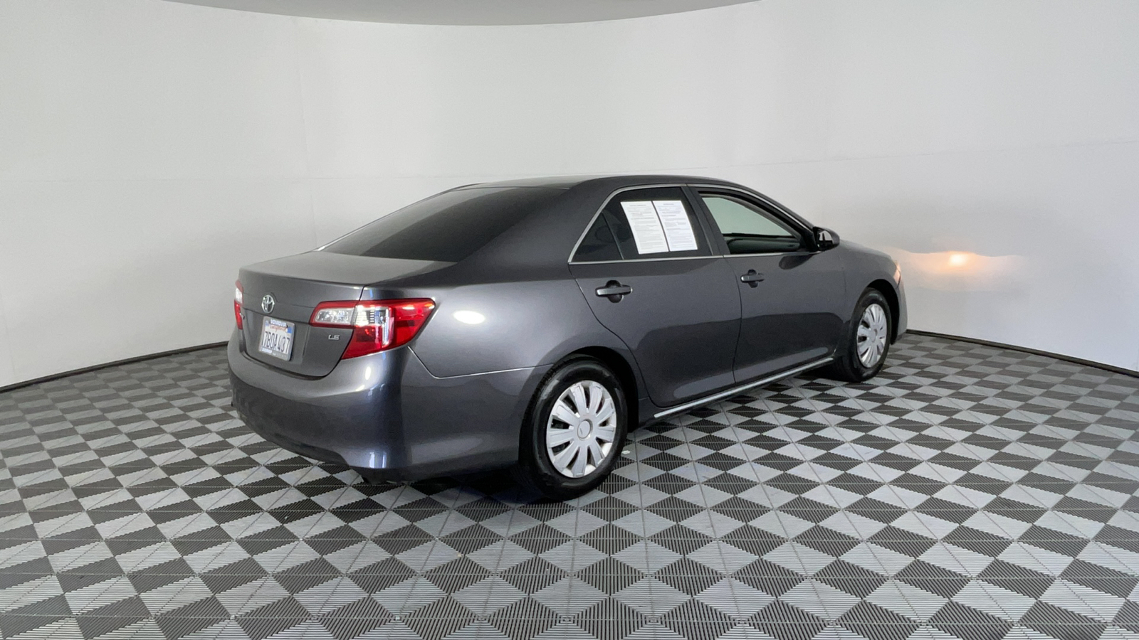 2013 Toyota Camry LE 4
