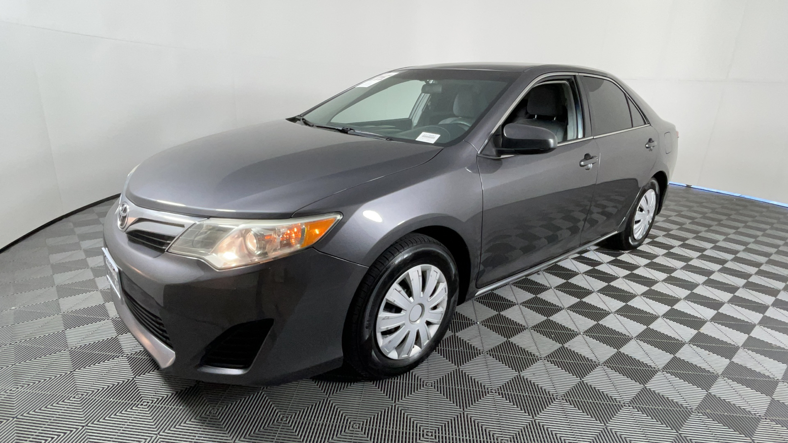 2013 Toyota Camry LE 8