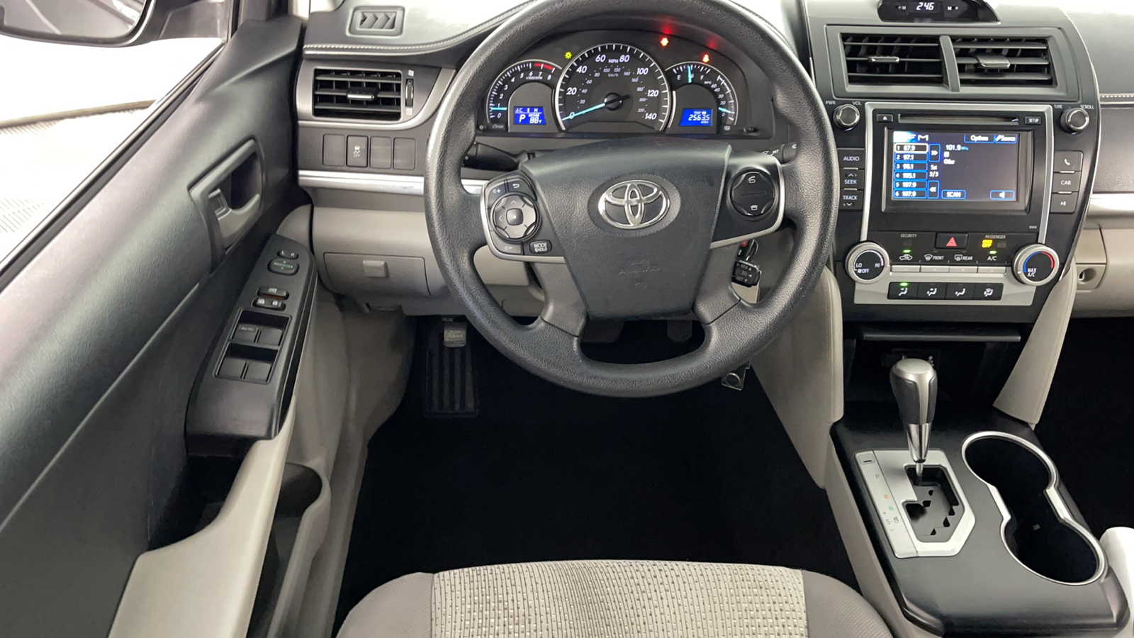 2013 Toyota Camry LE 14