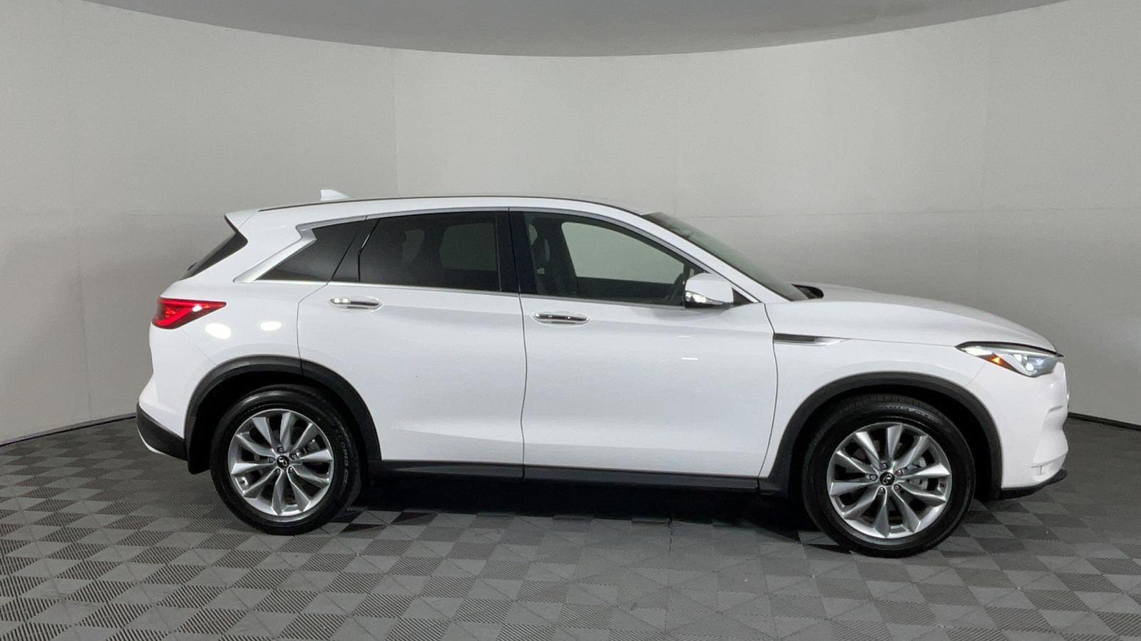 2021 INFINITI QX50 PURE 3