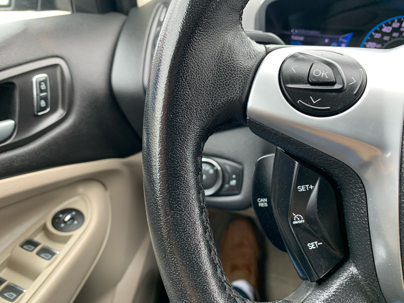 2014 Ford C-Max Hybrid SE 15
