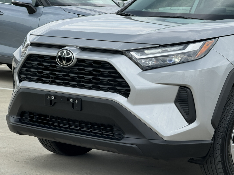 2023 Toyota RAV4 XLE 3