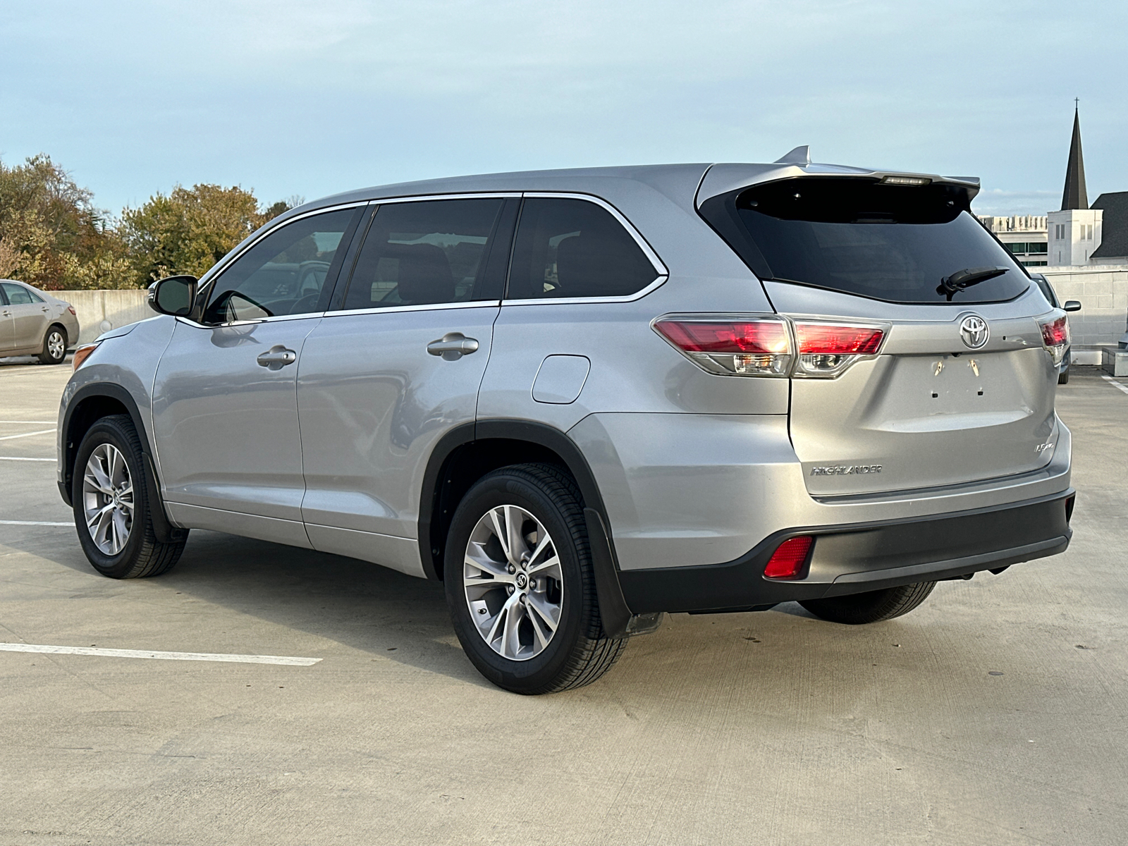 2016 Toyota Highlander LE Plus V6 7