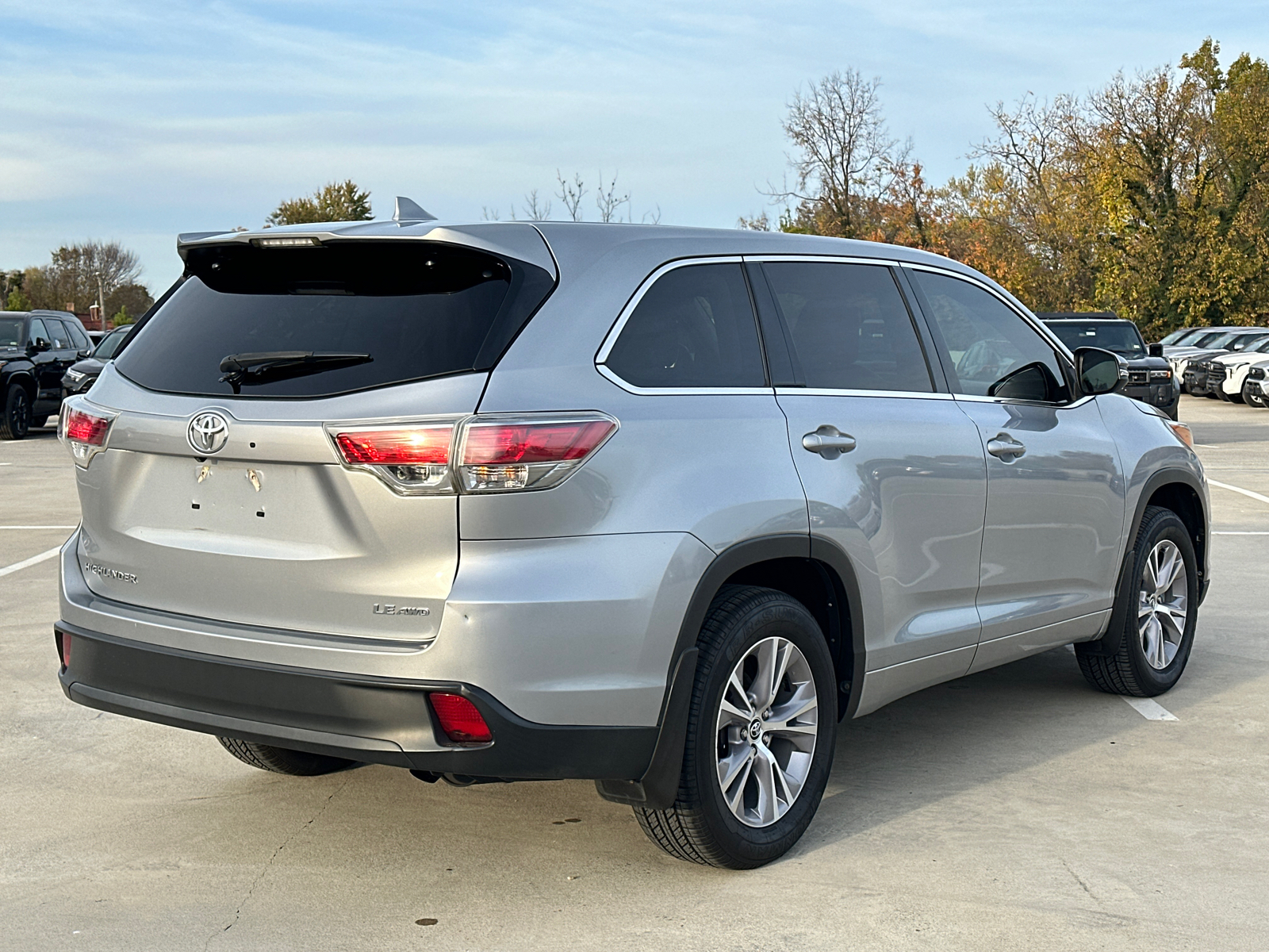 2016 Toyota Highlander LE Plus V6 8