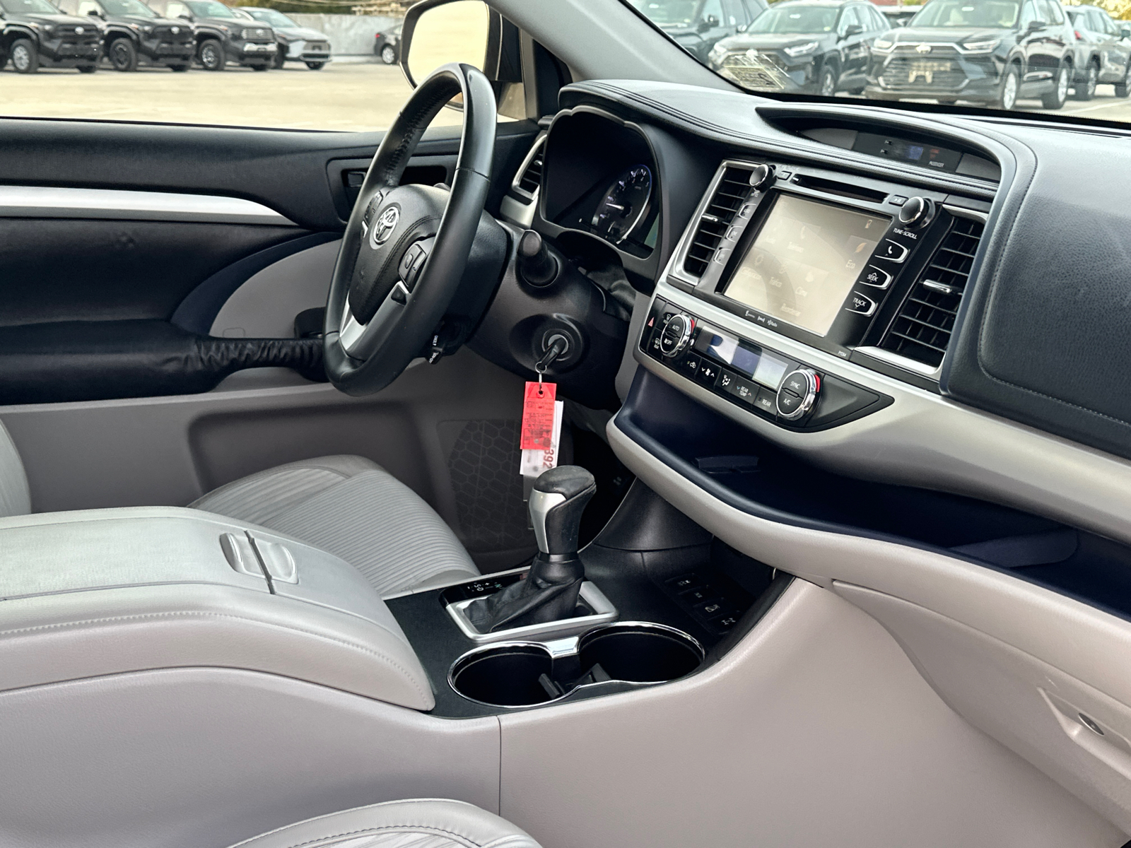 2016 Toyota Highlander LE Plus V6 13