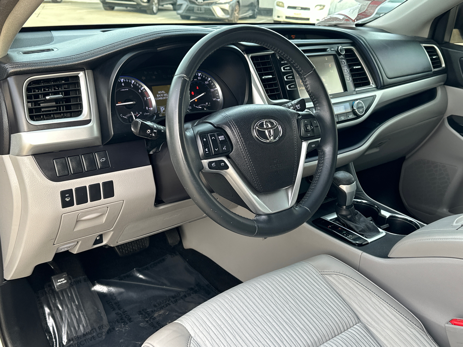 2016 Toyota Highlander LE Plus V6 19