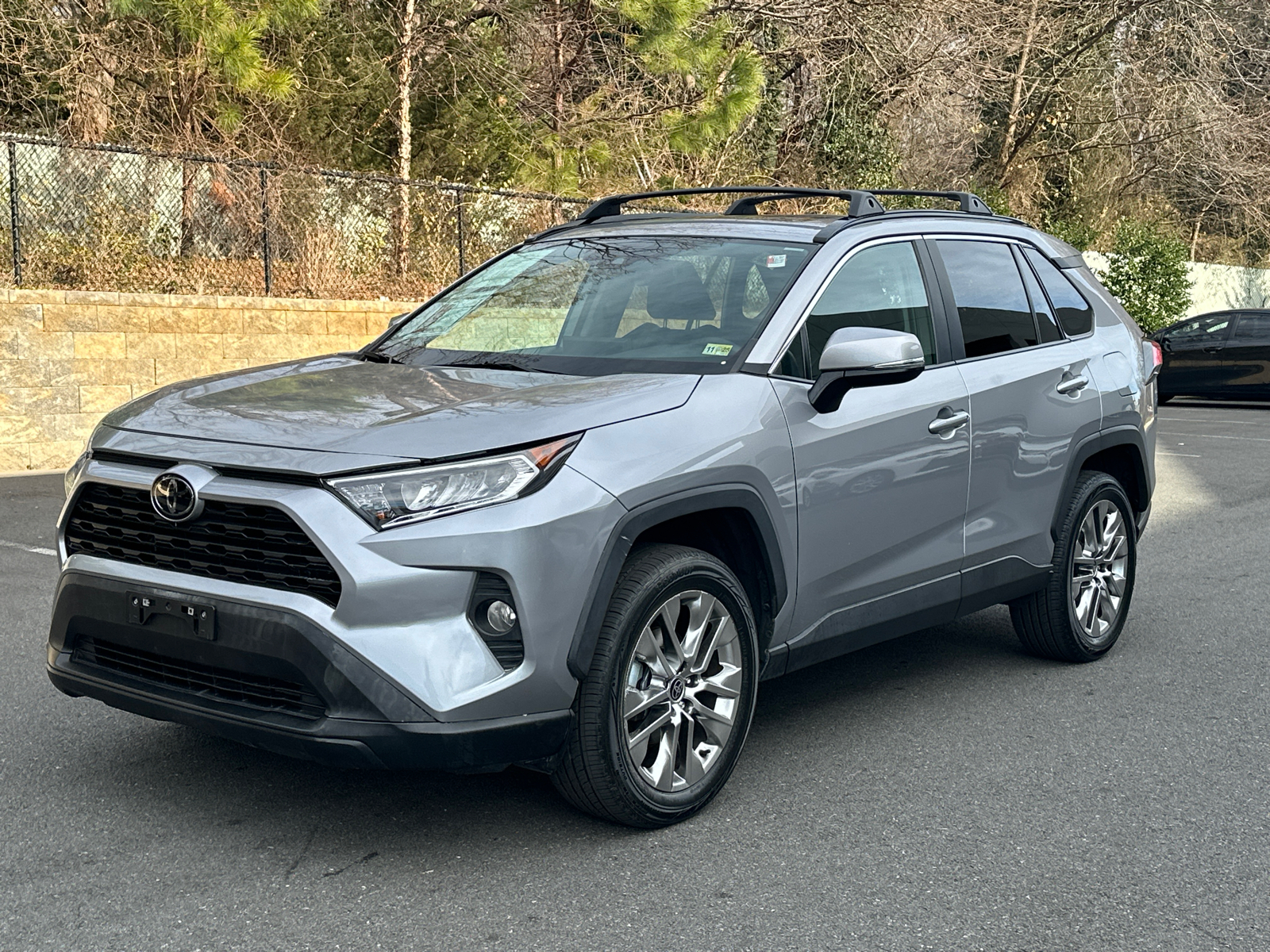 2021 Toyota RAV4 XLE Premium 3