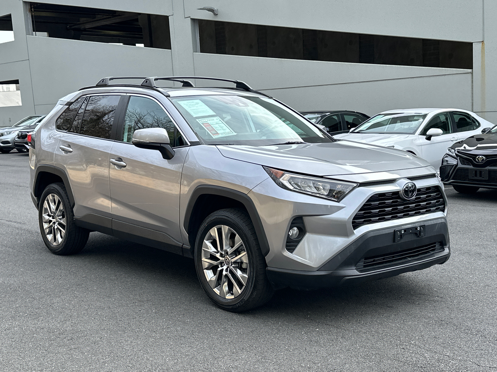 2021 Toyota RAV4 XLE Premium 32