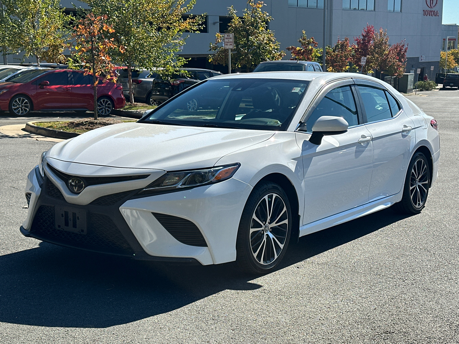 2019 Toyota Camry SE 3