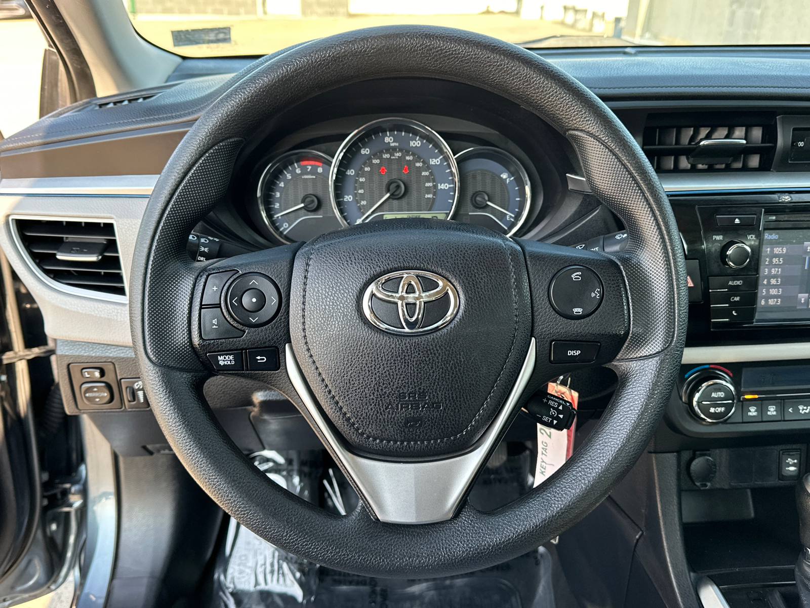 2015 Toyota Corolla LE 26