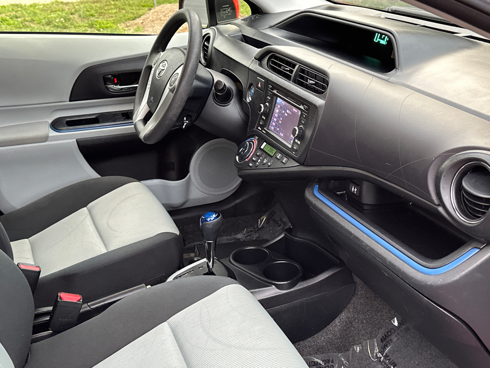 2013 Toyota Prius c Three 11