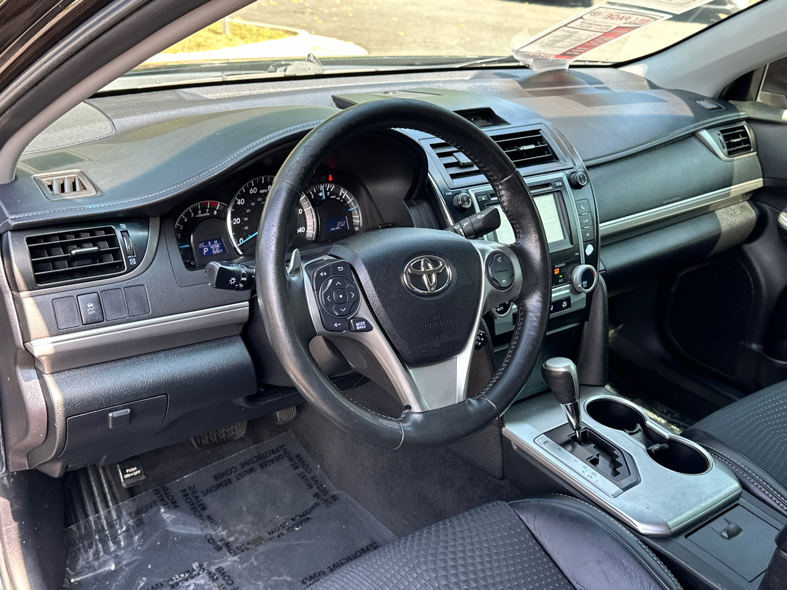 2014 Toyota Camry SE 18