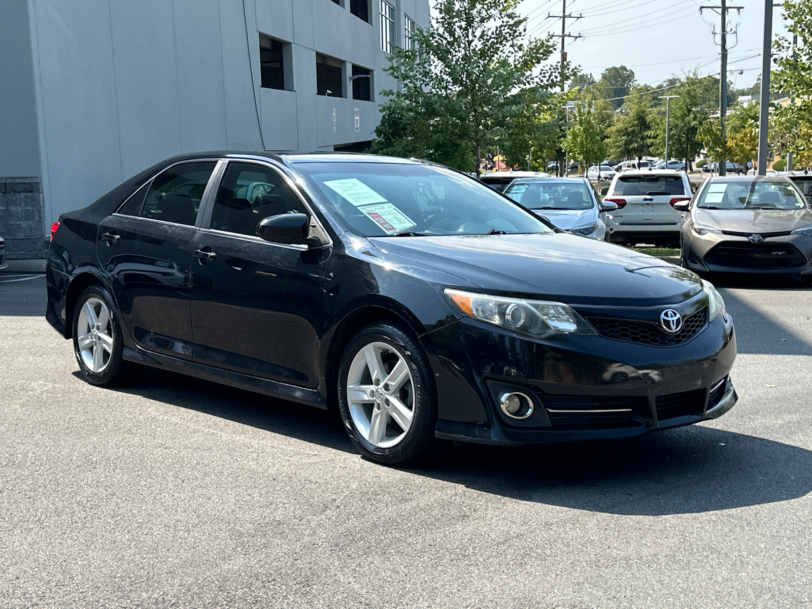 2014 Toyota Camry SE 32