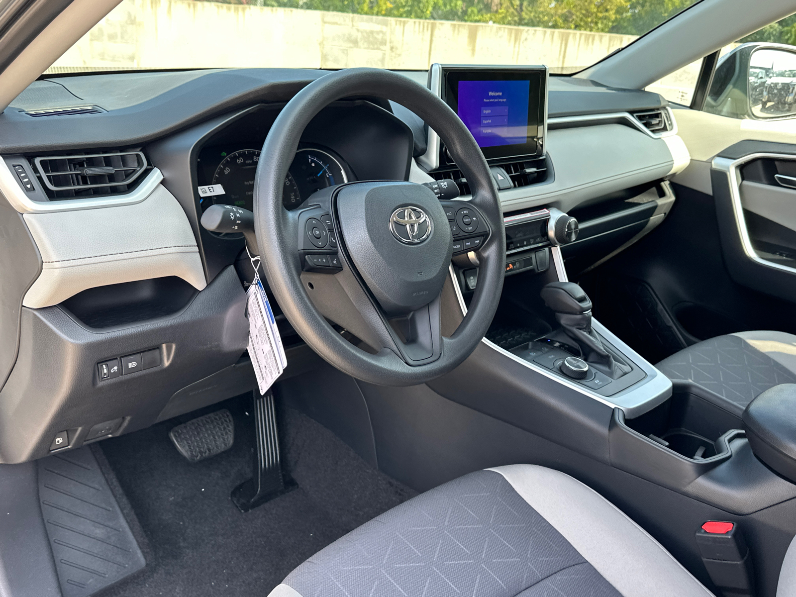 2024 Toyota RAV4 Hybrid XLE 14