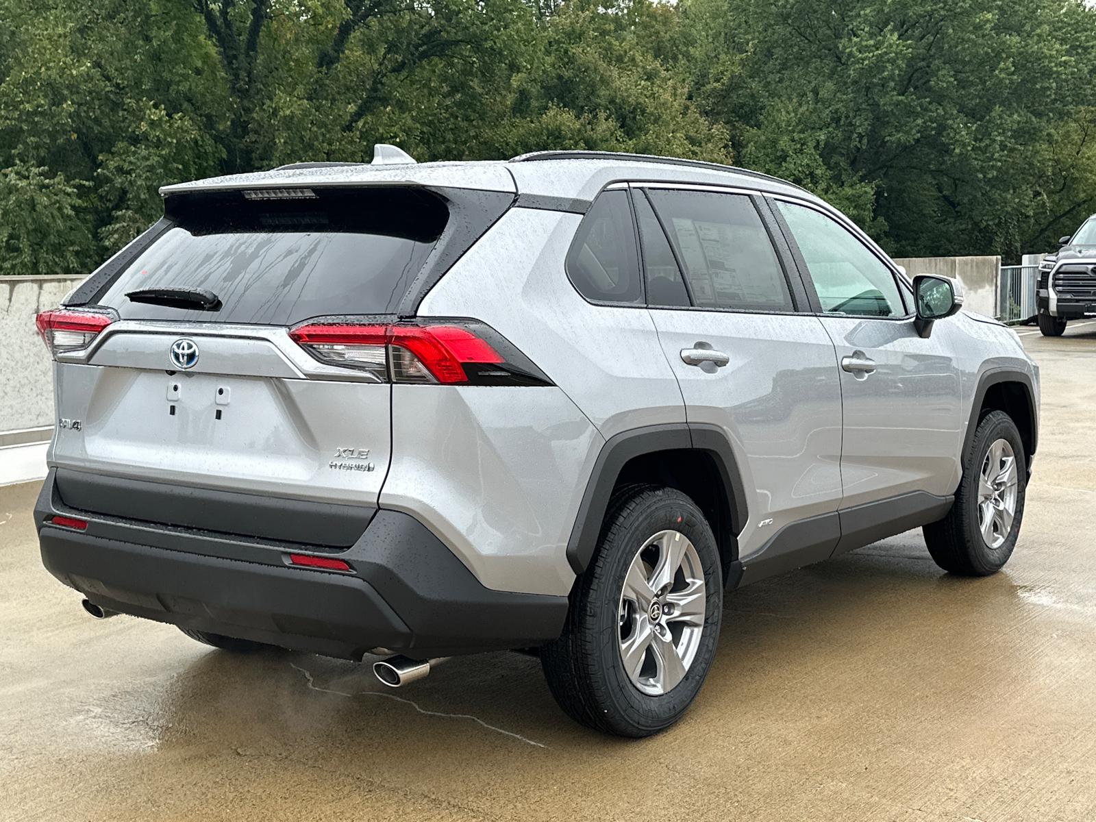 2024 Toyota RAV4 Hybrid XLE 3