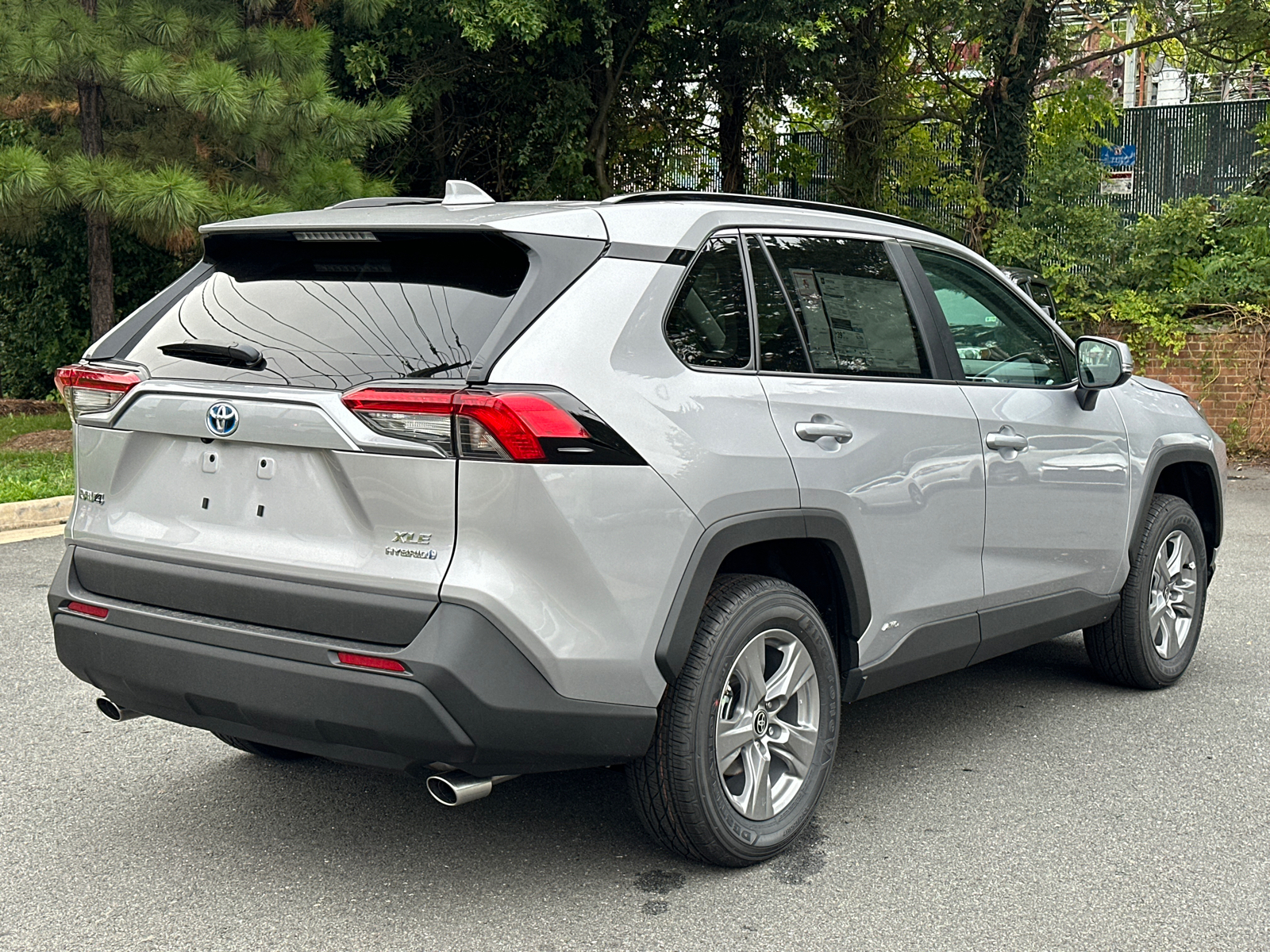 2024 Toyota RAV4 Hybrid XLE 3