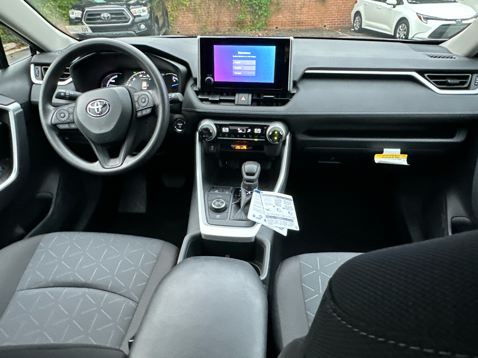 2024 Toyota RAV4 Hybrid XLE 12