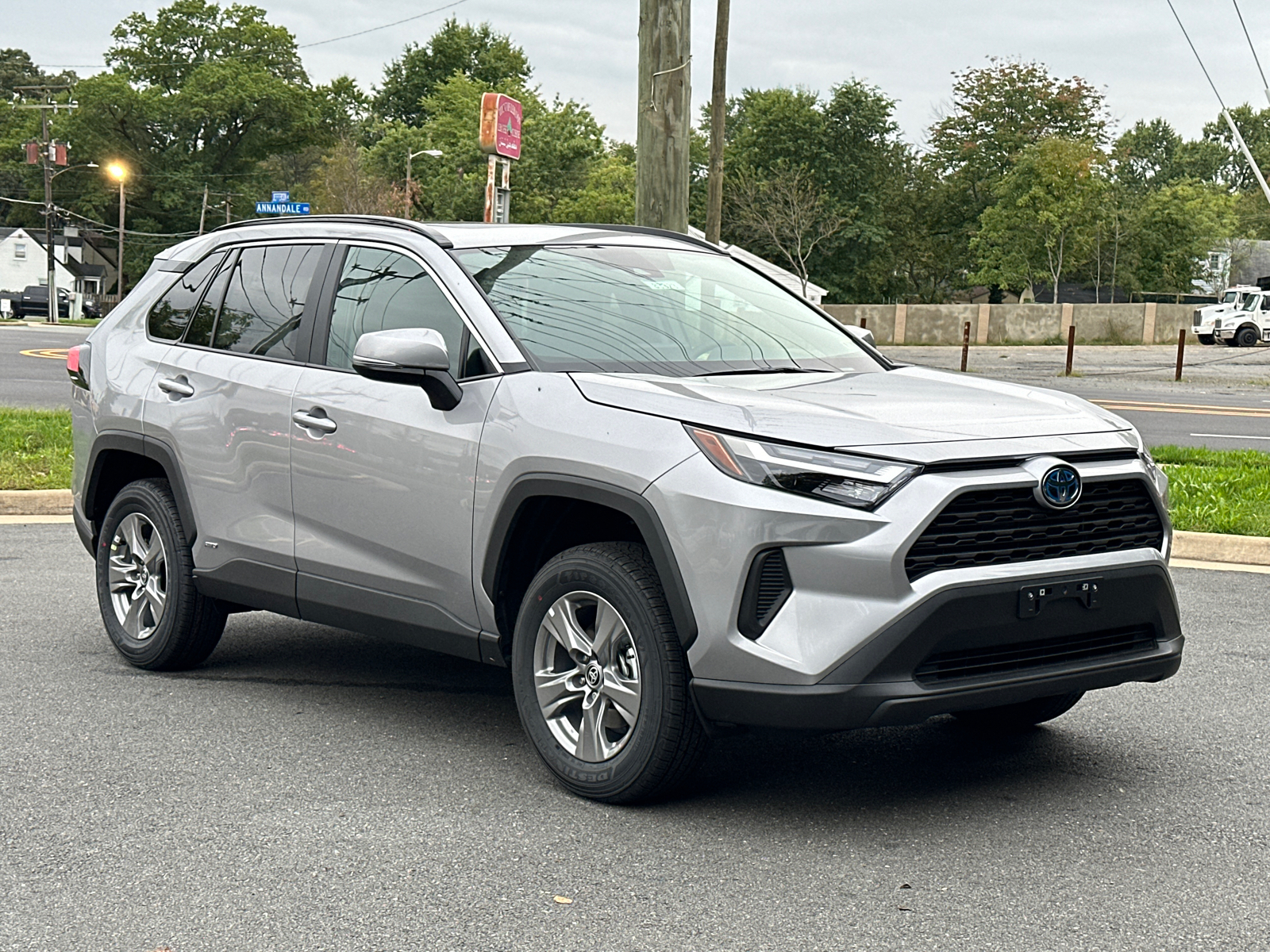 2024 Toyota RAV4 Hybrid XLE 26