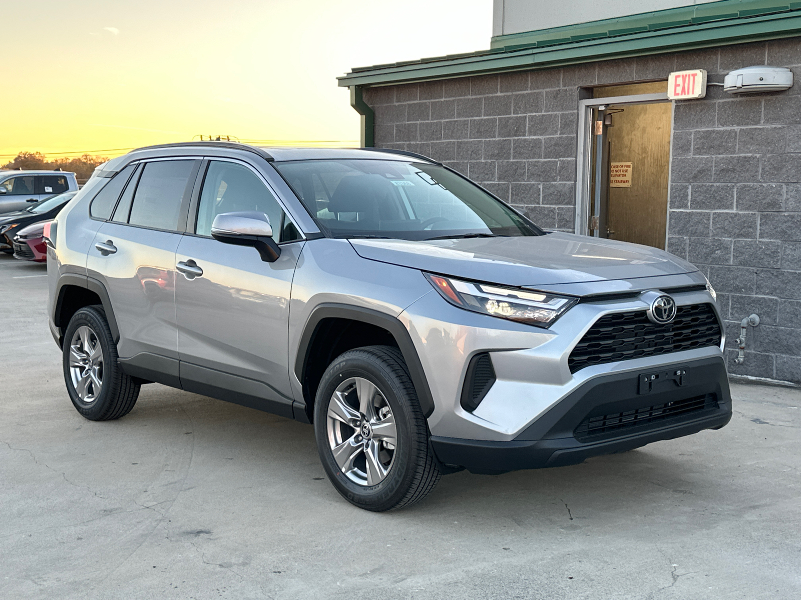 2024 Toyota RAV4 XLE 28