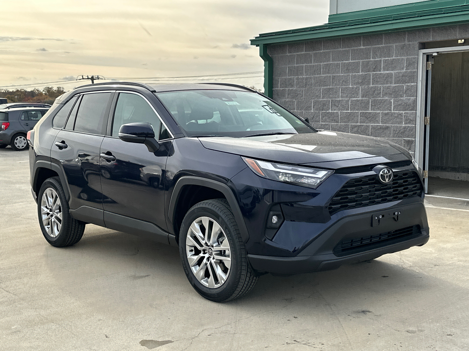 2024 Toyota RAV4 XLE Premium 28