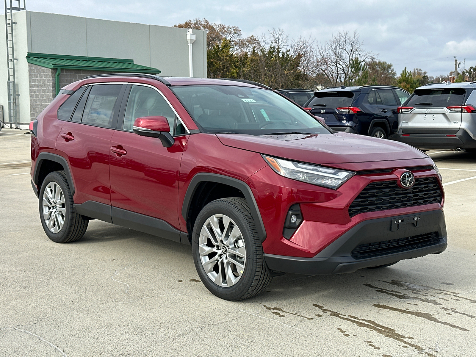 2024 Toyota RAV4 XLE Premium 30