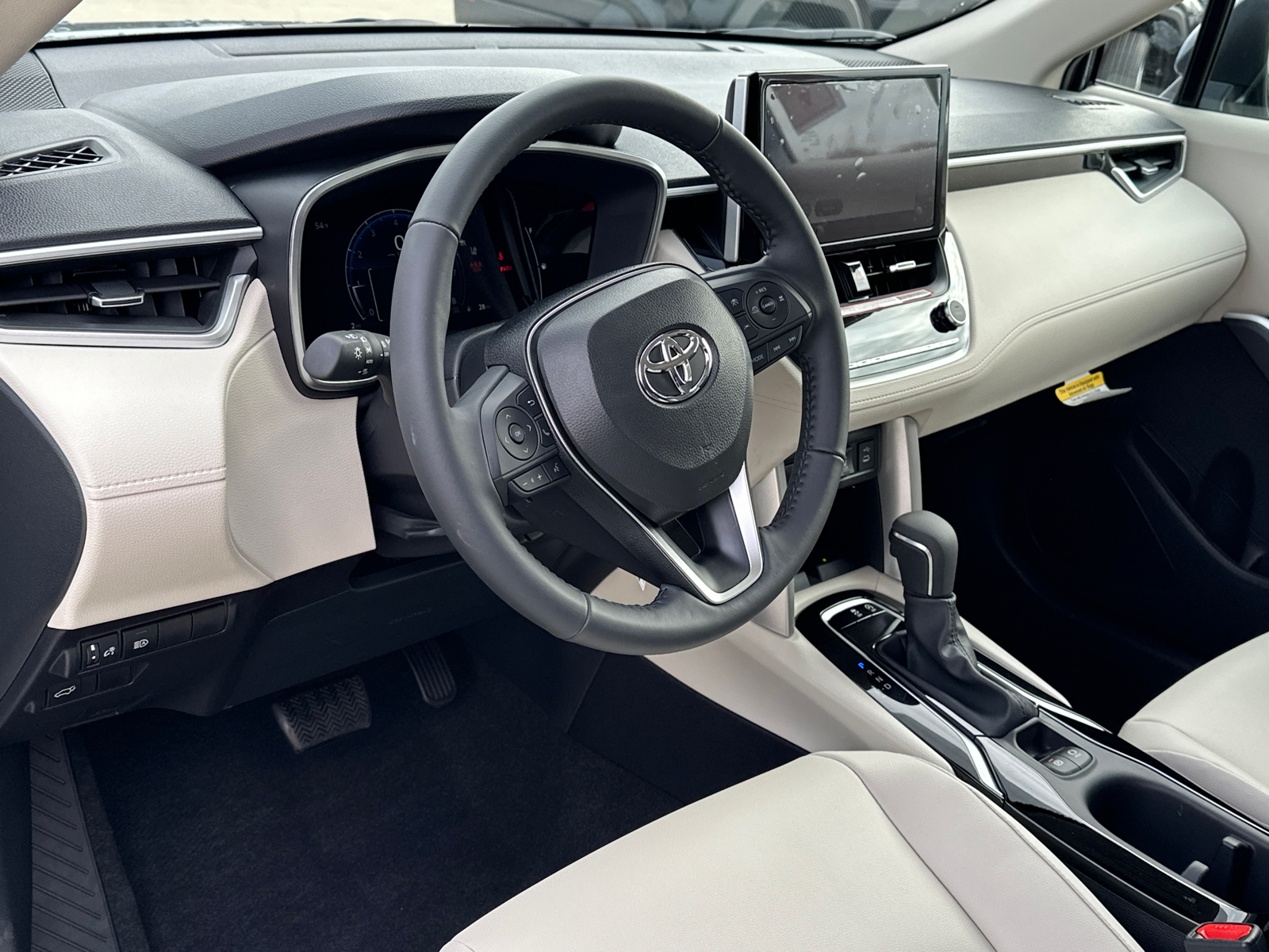 2024 Toyota Corolla Cross XLE 16