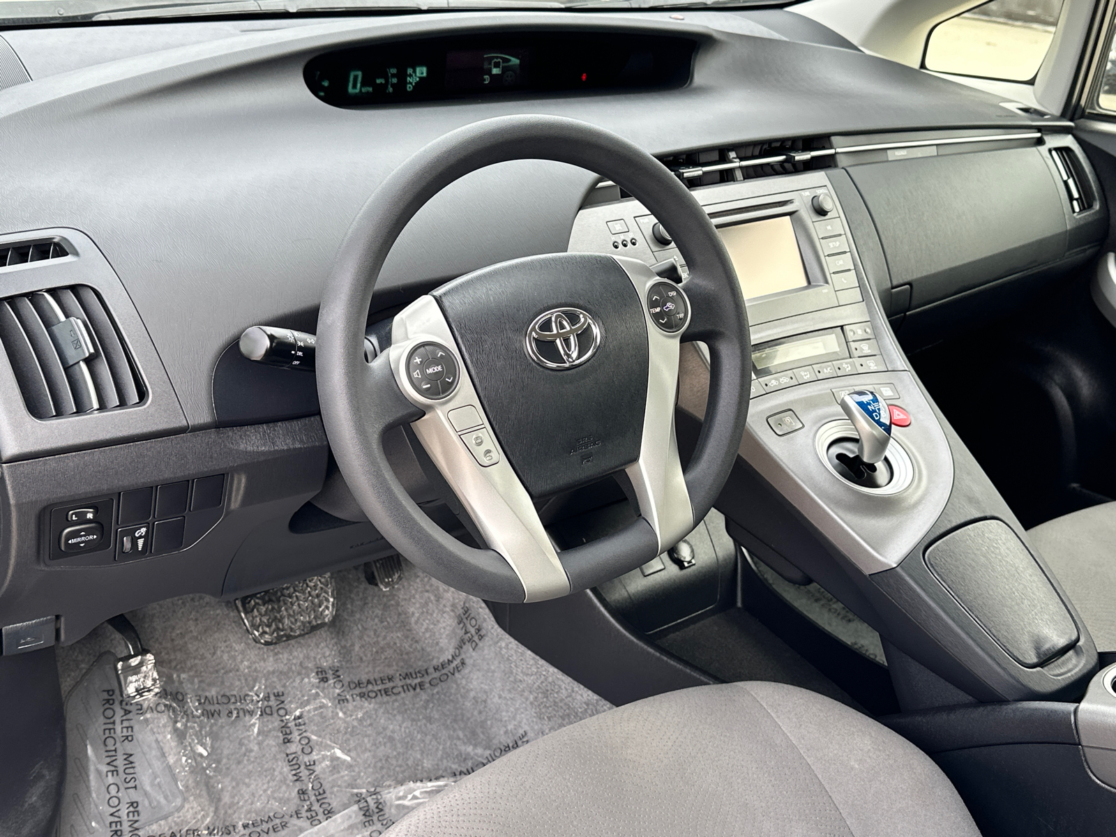 2015 Toyota Prius Two 16