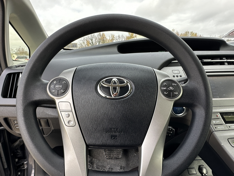 2015 Toyota Prius Two 26