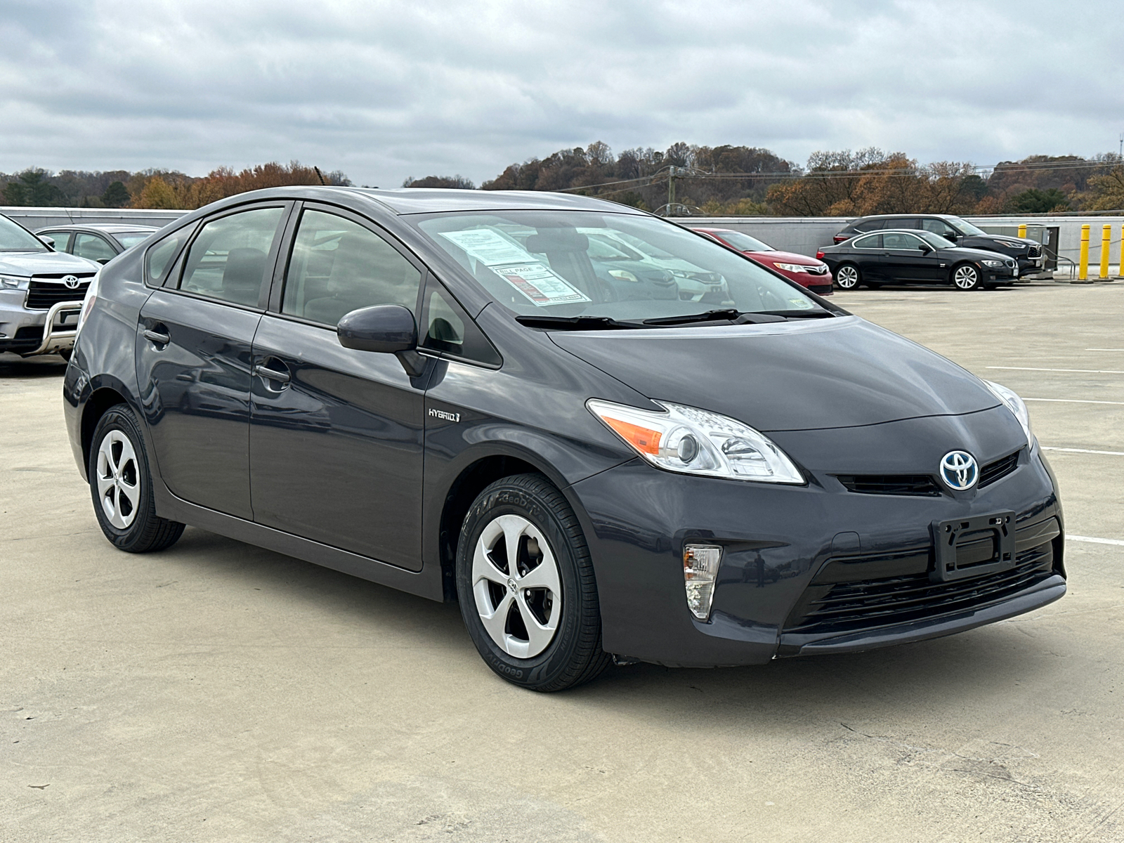 2015 Toyota Prius Two 28