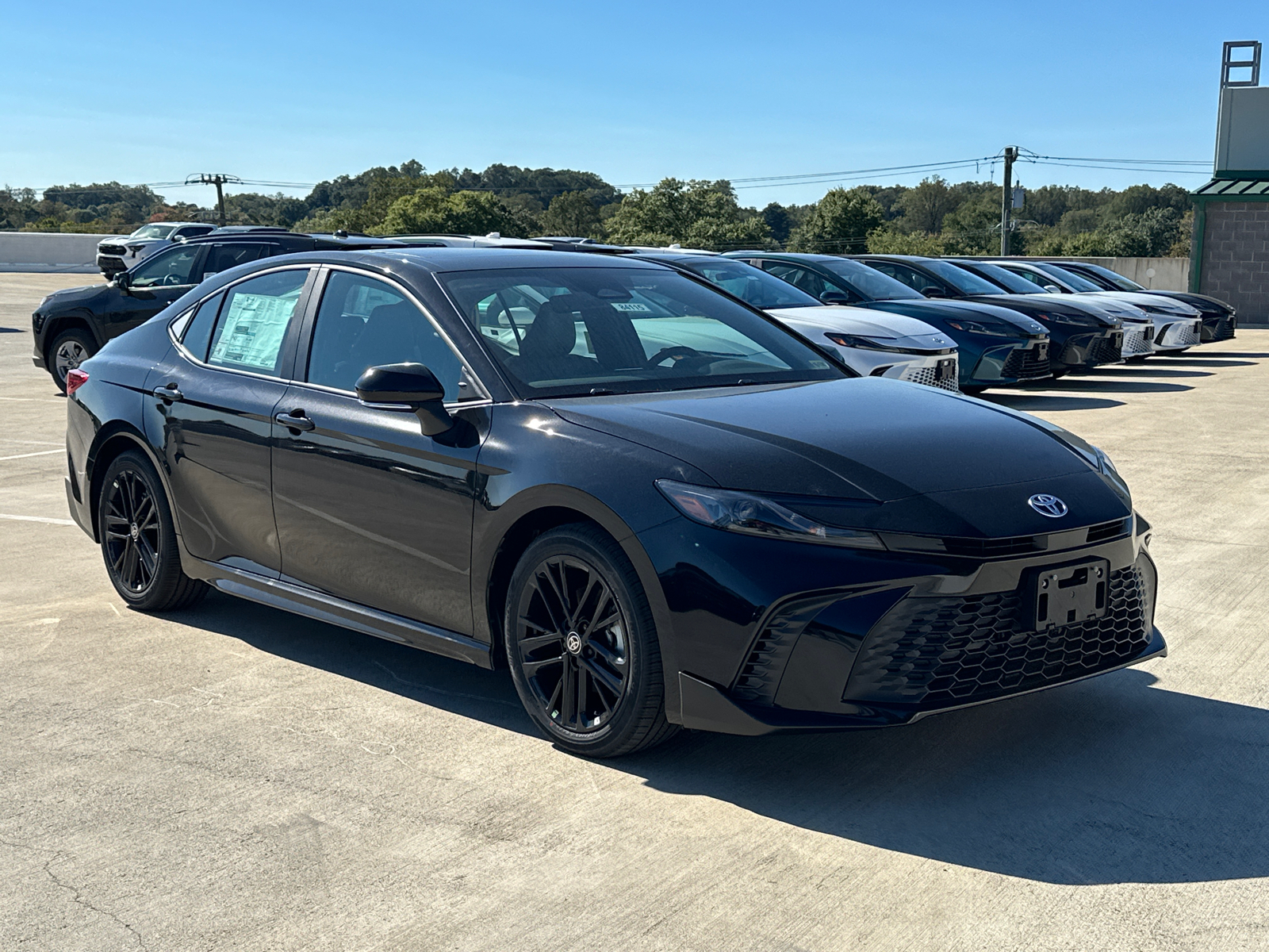 2025 Toyota Camry SE 28