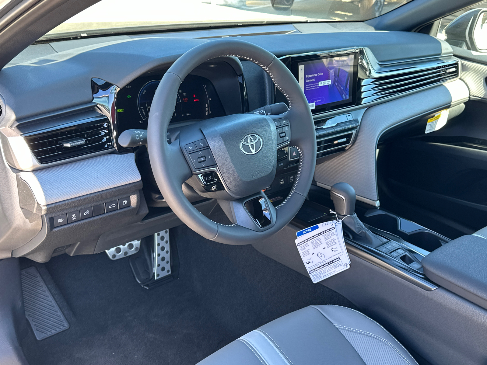 2025 Toyota Camry SE 13