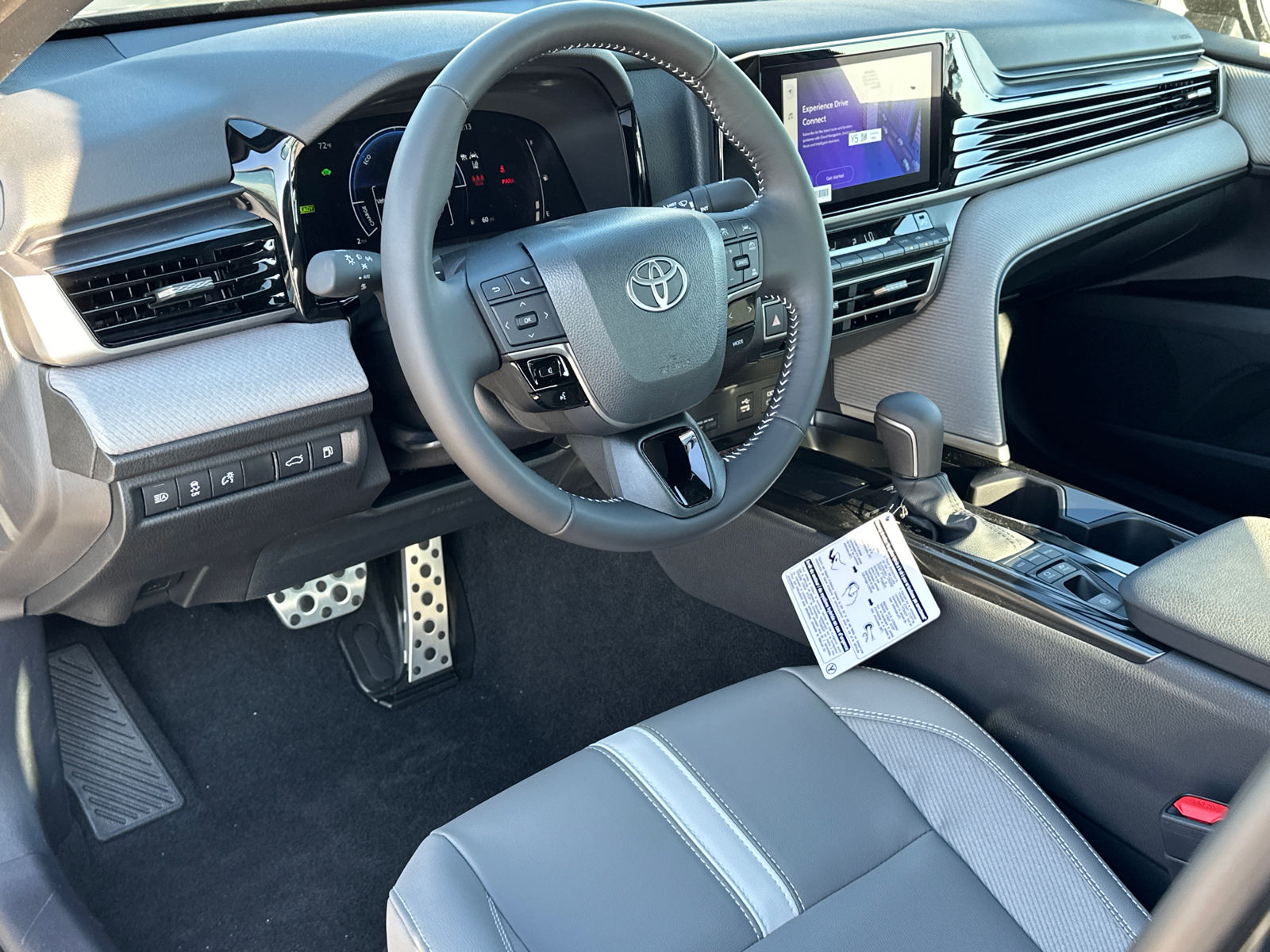 2025 Toyota Camry SE 13