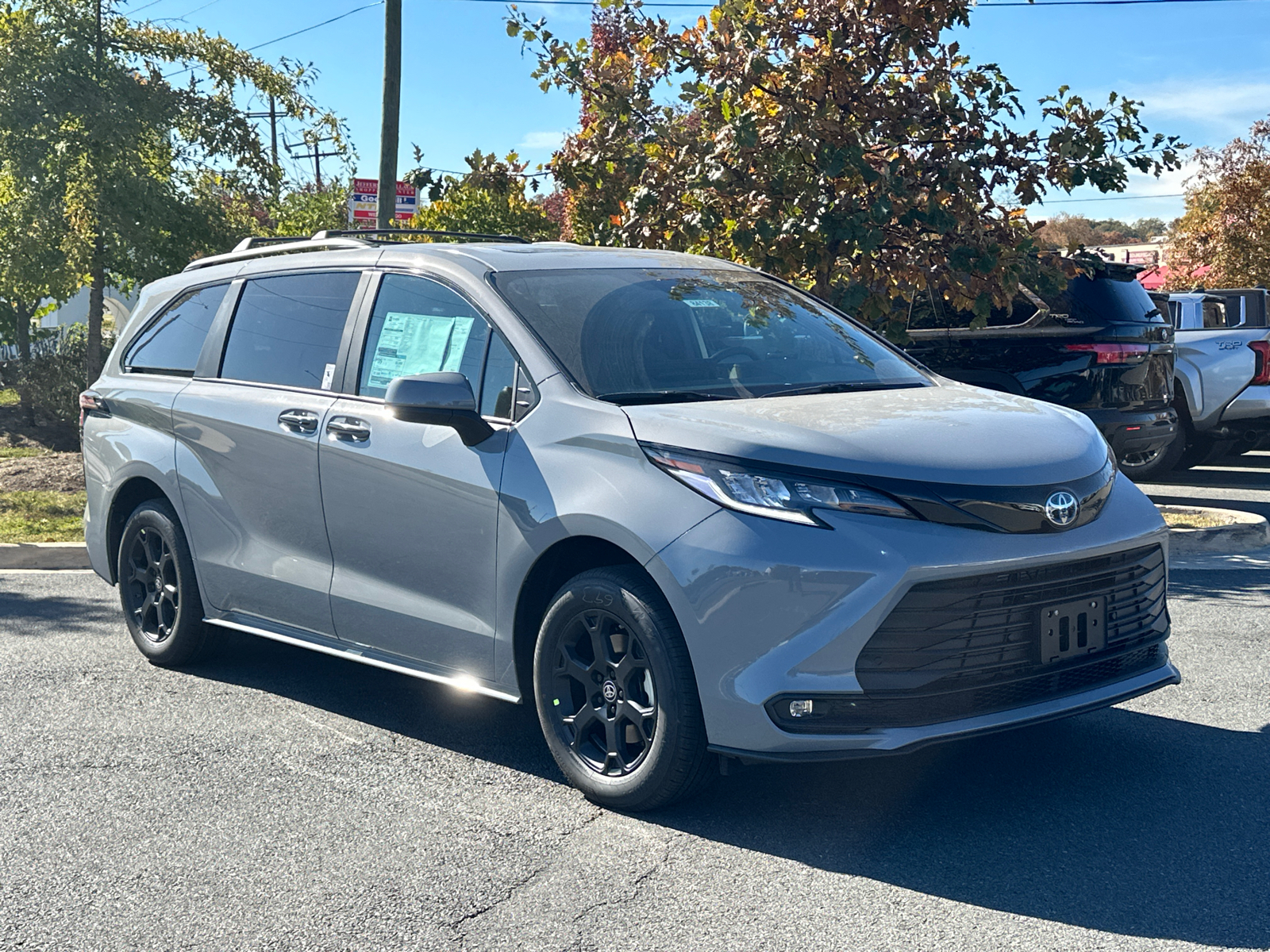 2025 Toyota Sienna Woodland Edition 25