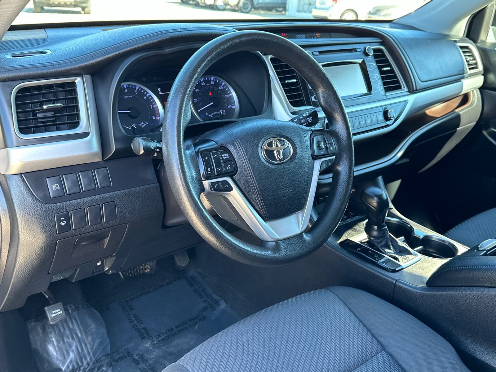 2019 Toyota Highlander LE Plus 17