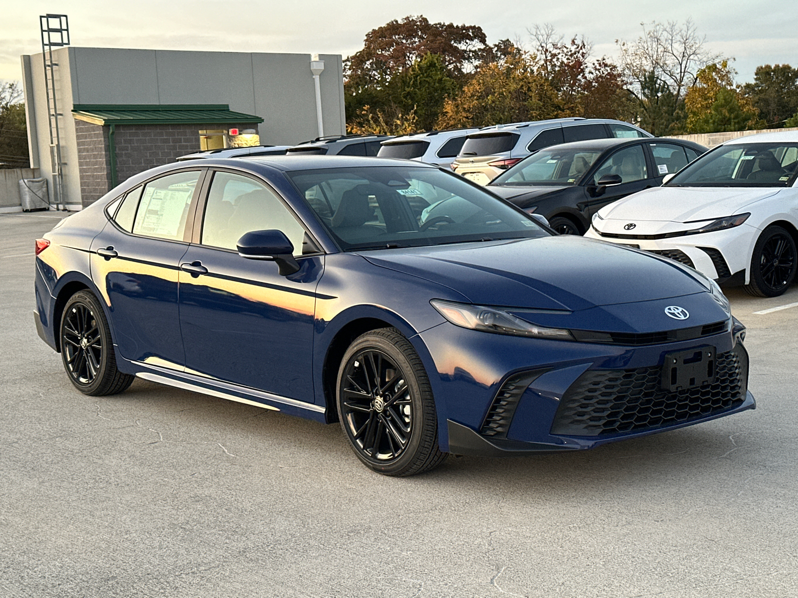 2025 Toyota Camry SE 28