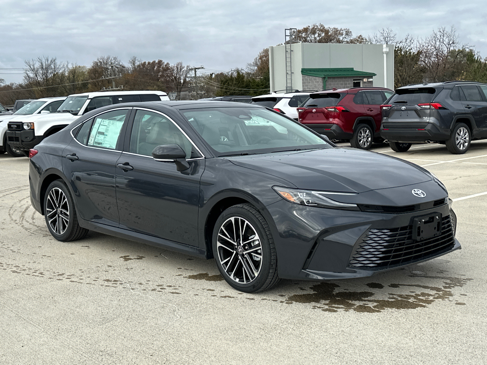 2025 Toyota Camry XLE 29