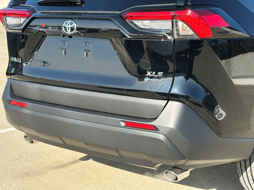 2025 Toyota RAV4 Hybrid XLE 4