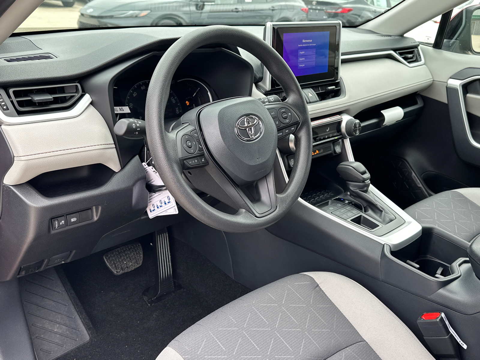 2025 Toyota RAV4 XLE 15