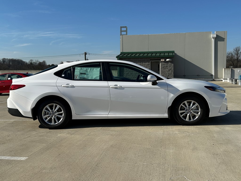 2025 Toyota Camry LE 2