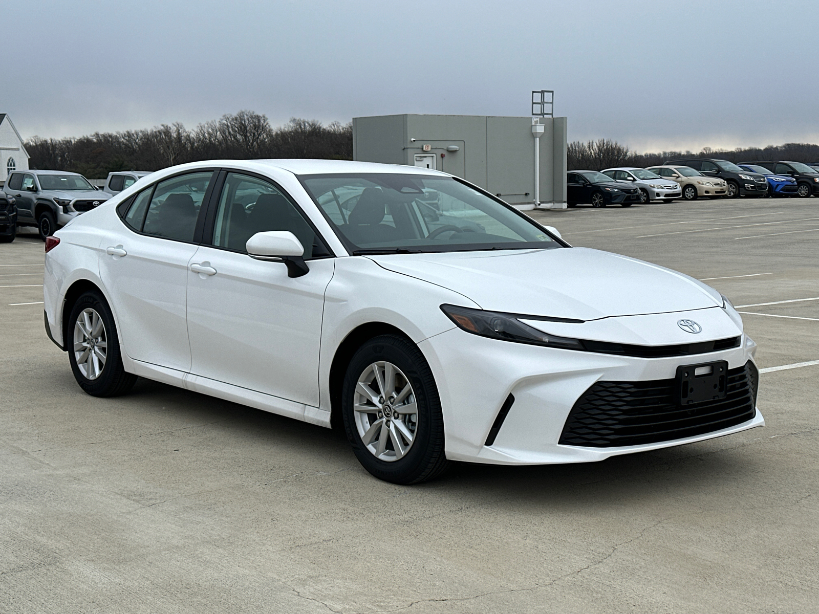 2025 Toyota Camry LE 32